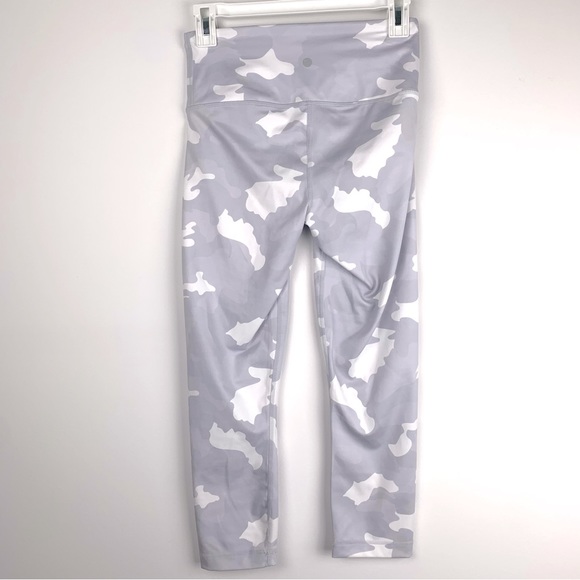 Yogalicious Lux Women’s Small Leggings Gray Camo Capri Pull On Yoga Gym Sports - Picture 5 of 9